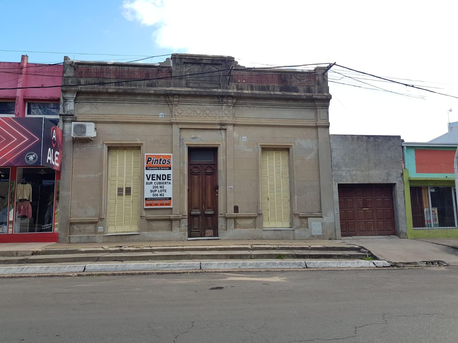 Imponente propiedad sobre calle Urquiza. SAN JOSE.