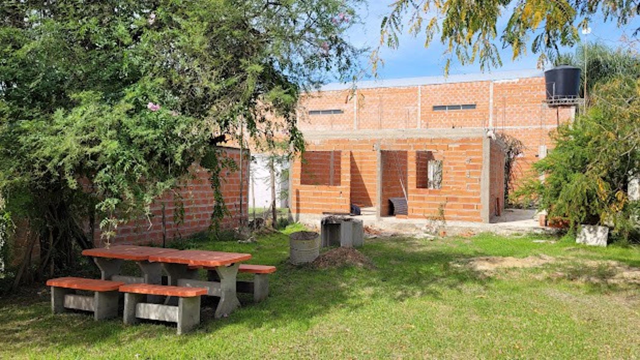 Casa y construcción a terminar sobre calle Sarmiento. SAN JOSE. — foto 4