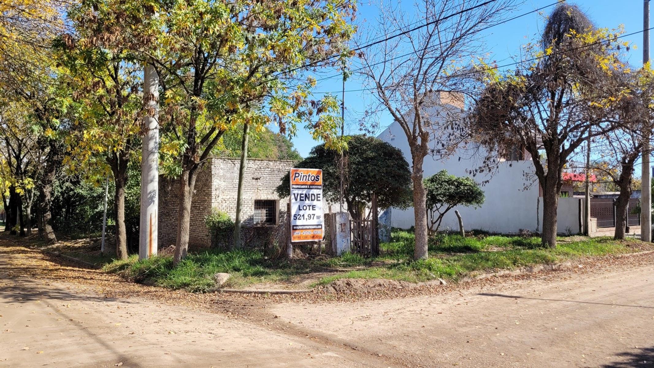 Lote con casa a reciclar sobre calle Urquiza. SAN JOSE.
