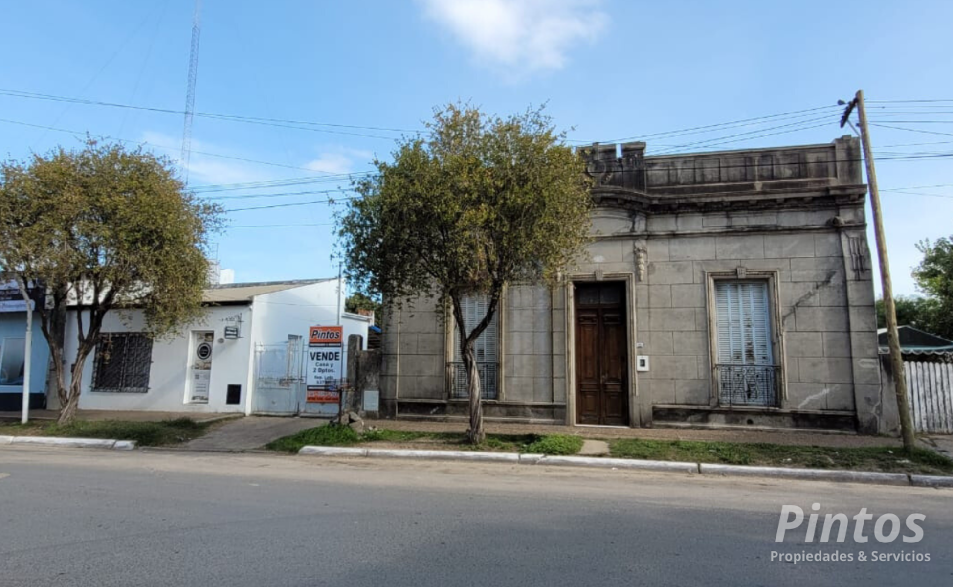 Casona de estilo colonial sobre, frente a plaza principal. SAN JOSE. — foto 2