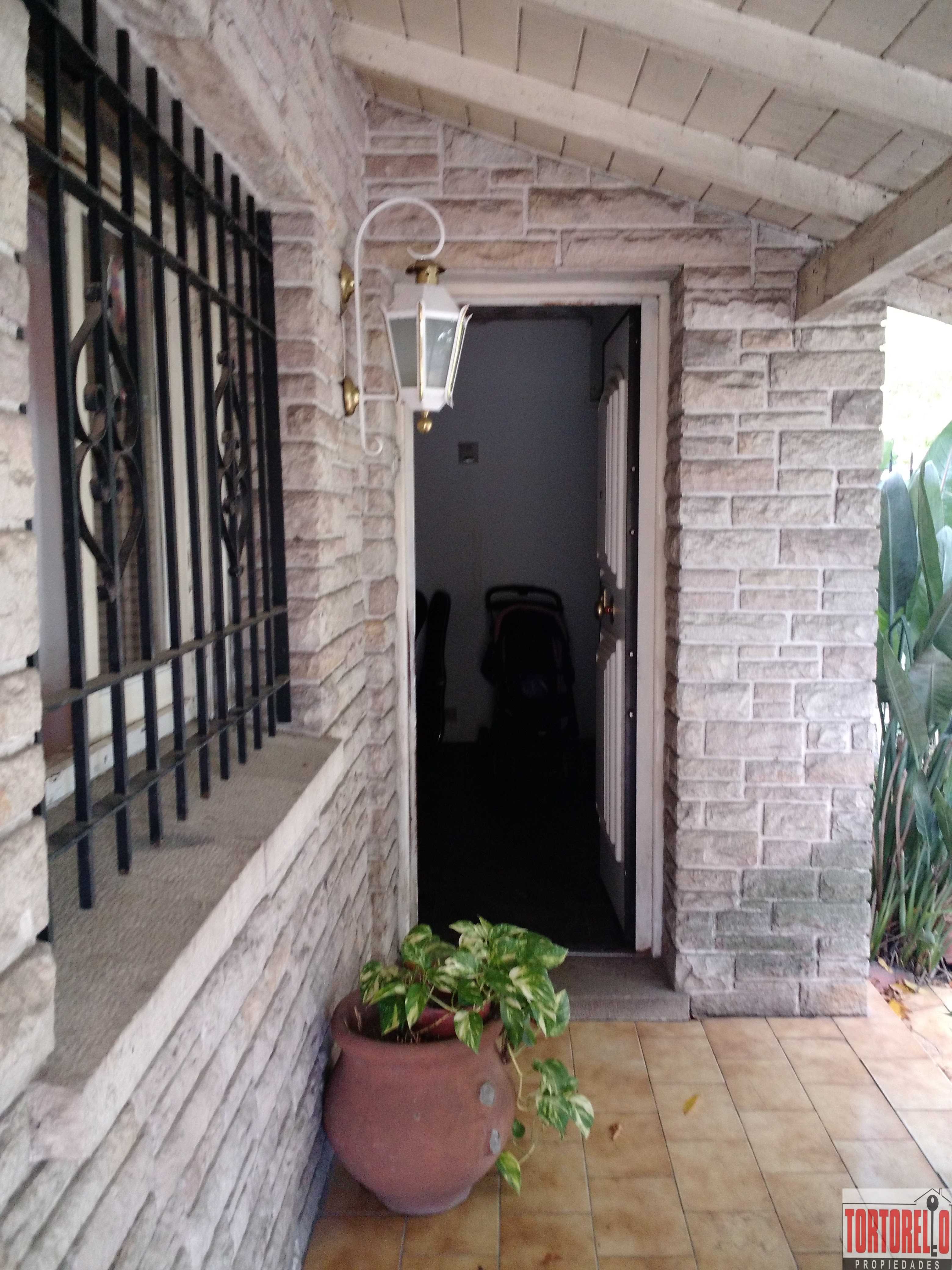 Chalet en venta en esquina, 4 ambientes, Ituzaingo Norte, cercana a la estacion de San Antonio de Padua. — foto 14