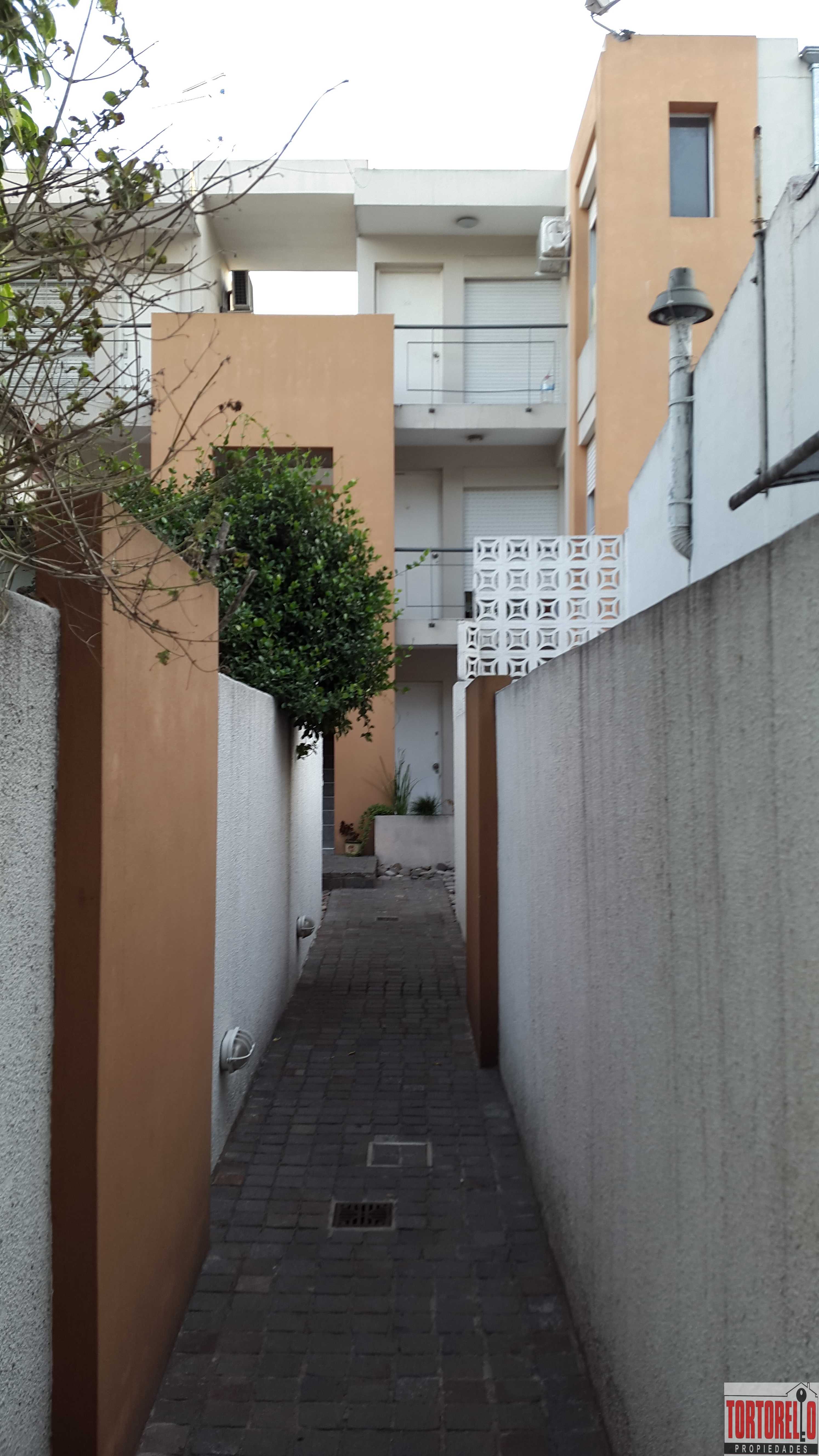 Departamento en Venta, monoambiente, Planta baja, en Morón.