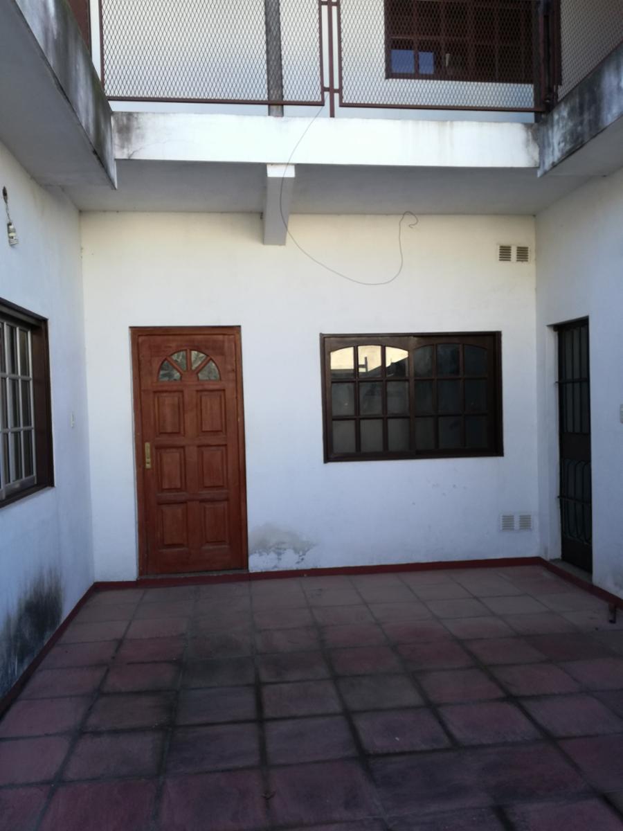 Casa en 2 plantas, ph al fondo con entrada propia independiente - Lisandro de la Torre 3400, 3 ambientes, 2 baños, cochera. A estrenar!