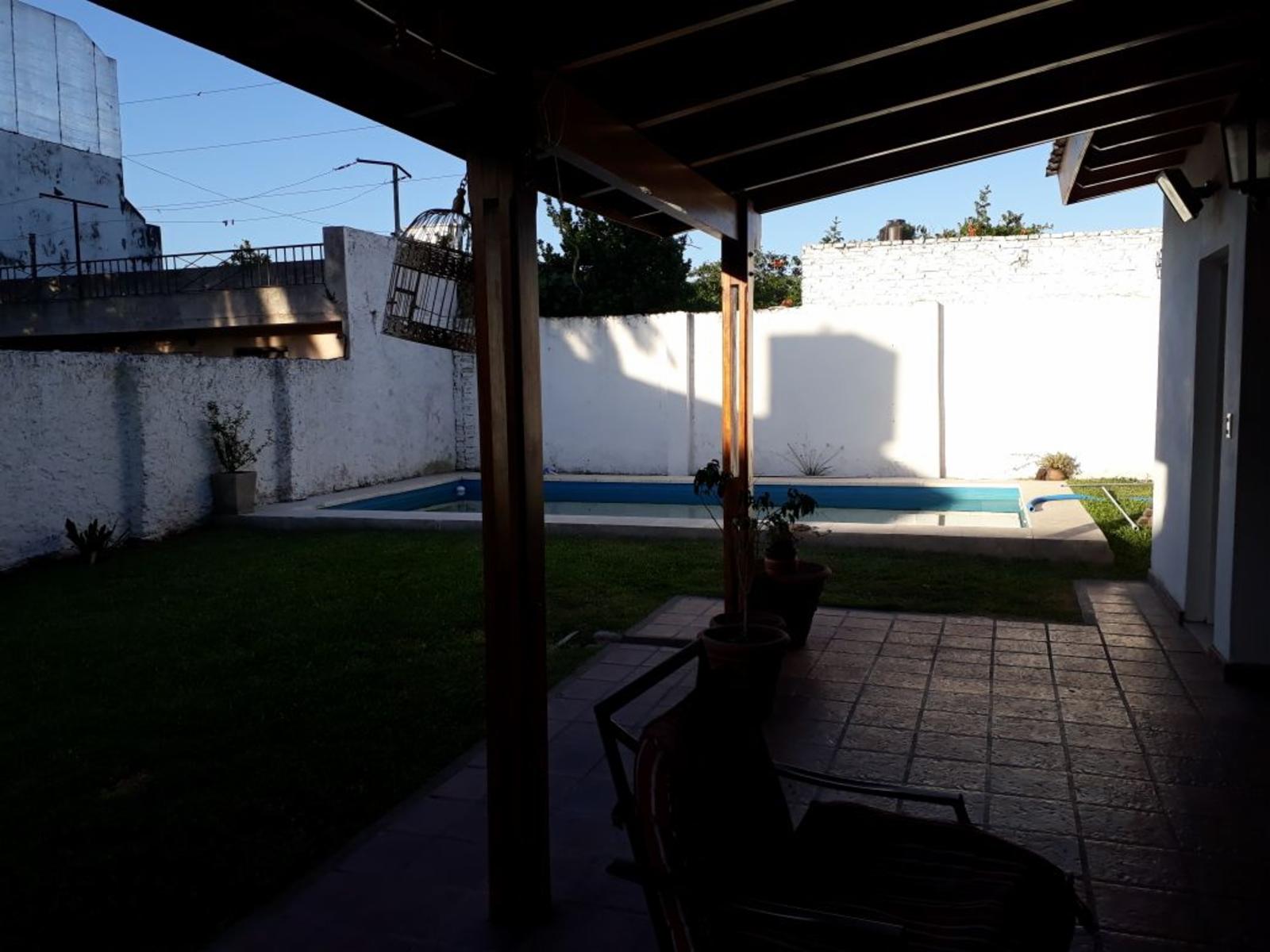 Hermosa Casa en Venta en Ituzaingó lado norte. — foto 10