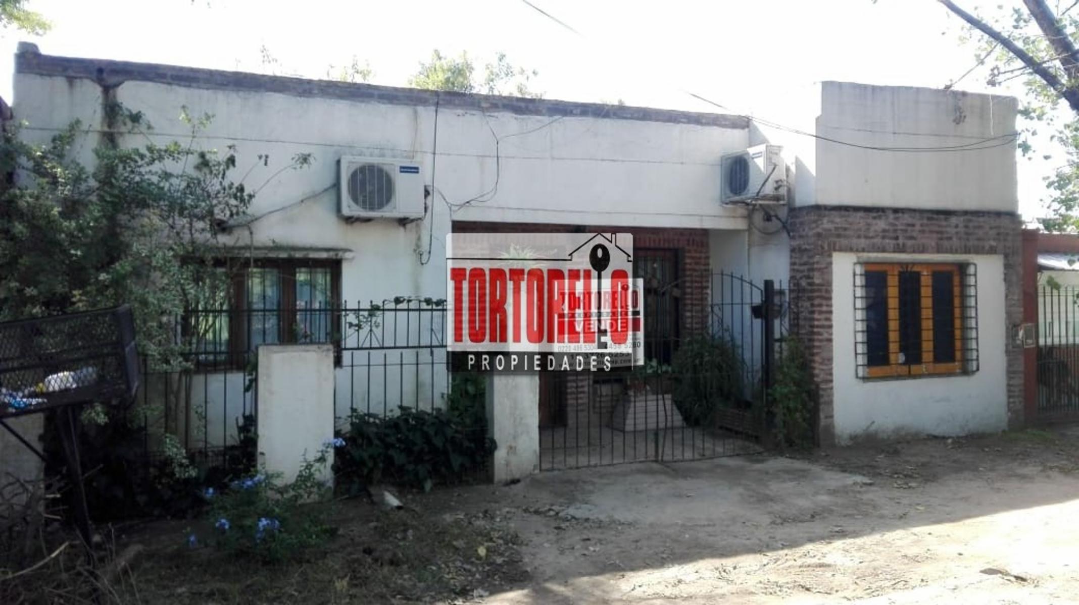 Amplia Casa en venta en Ituzaingo Norte sobre lote de 10 x 30 mts.