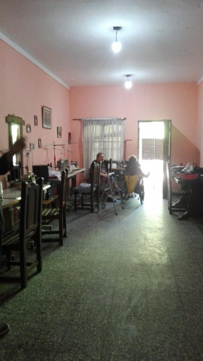 Amplia Casa en venta en Ituzaingo Norte sobre lote de 10 x 30 mts. — foto 4