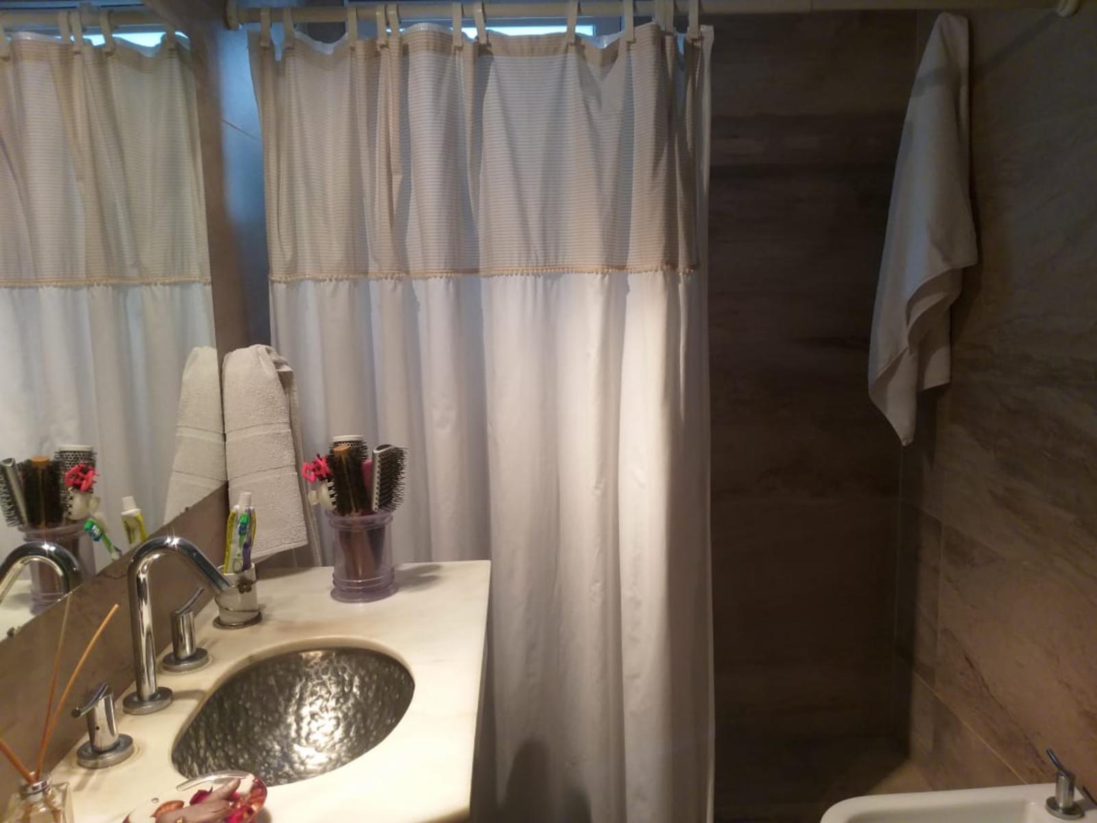 Impecable chalet en venta, 4 ambientes, a 2 cuadras de la estacion de San A. de Padua — foto 7