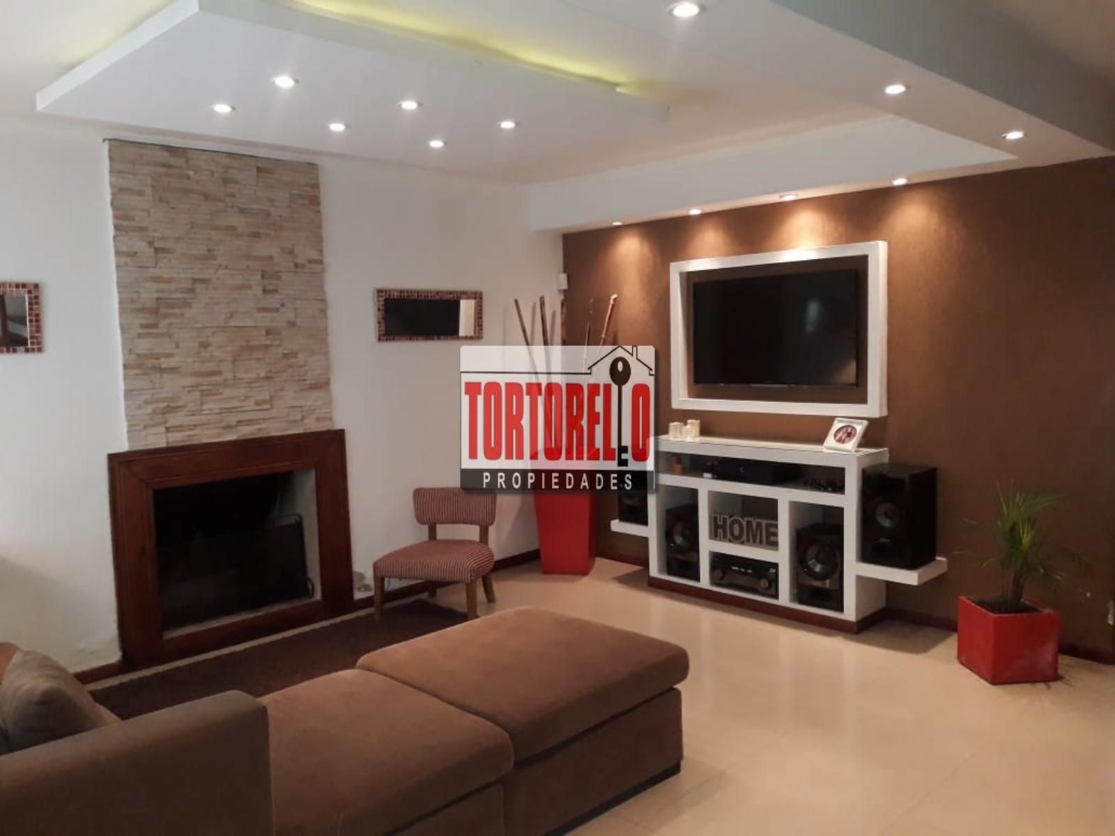 Impecable chalet en venta, 4 ambientes, en Merlo.