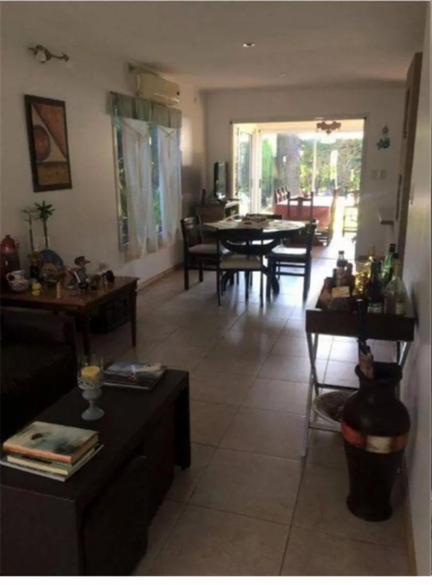 Excelente casa en Barrio Banco Provincia — foto 8