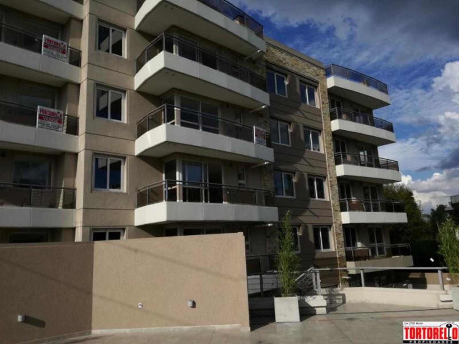 Edificio de categoría, Bv. Evita esquina Rivadavia, Moreno, exclusivas unidades. — foto 2