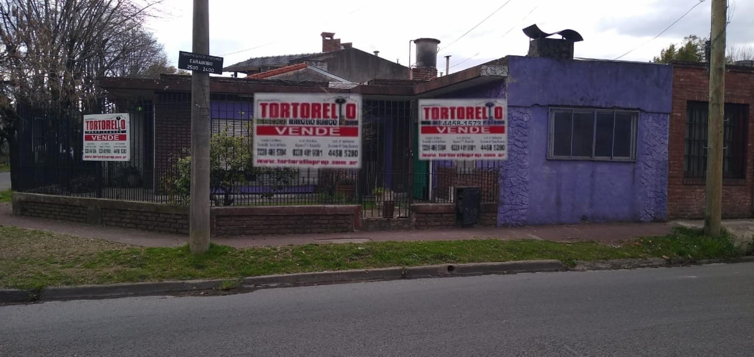 Chalet en venta de 3 Ambientes con cochera. En Ituzaingo Norte.