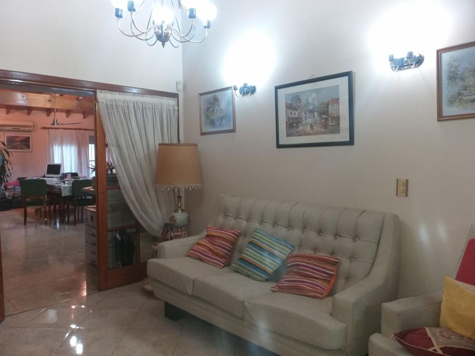 Casa en venta de 3 Ambientes con cochera. En Moreno. — foto 7
