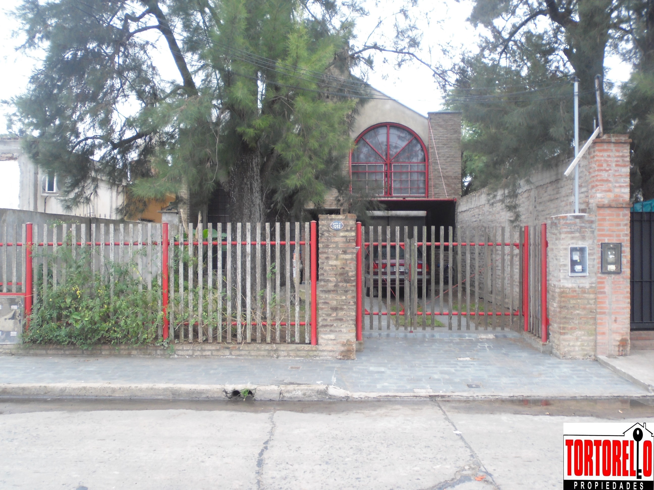 Casa en venta de 4 ambientes sobre gran lote, San Antonio de Padua, lado norte. — foto 2