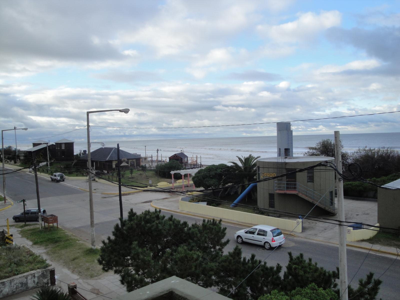 Departamento sobre Avenida Costanera, San Bernardo, bajas expensas.- HORARIO DE ATENCION: Lunes a viernes 9.30 a 16 hs.- TELEFONOS: 4658-7408 Y 4464-4754 O AL 15-3559-5485 WWW.INMOBERTOLOTTI.COM.AR — foto 11