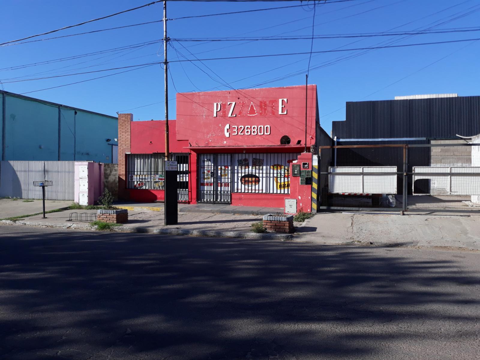 ALQUILPO LOCAL DE 3,50 X 8 MTS, CON BAÑO Y KITCHINET, T/SERVICIOS - 1