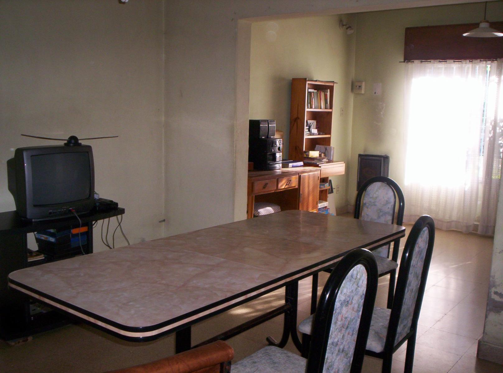 Vendo casa Temperey, 3 dorm,garage 2 autos cubiertos y fondo libre.CalleRevolución de Tempeley 2825 entre Cangallo y 14 de Julio, Temperley.Colectivos en la puerta. — foto 5