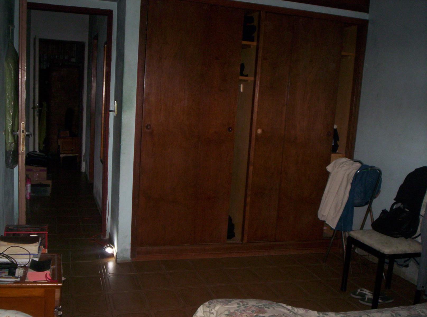 Vendo casa Temperey, 3 dorm,garage 2 autos cubiertos y fondo libre.CalleRevolución de Tempeley 2825 entre Cangallo y 14 de Julio, Temperley.Colectivos en la puerta. — foto 7