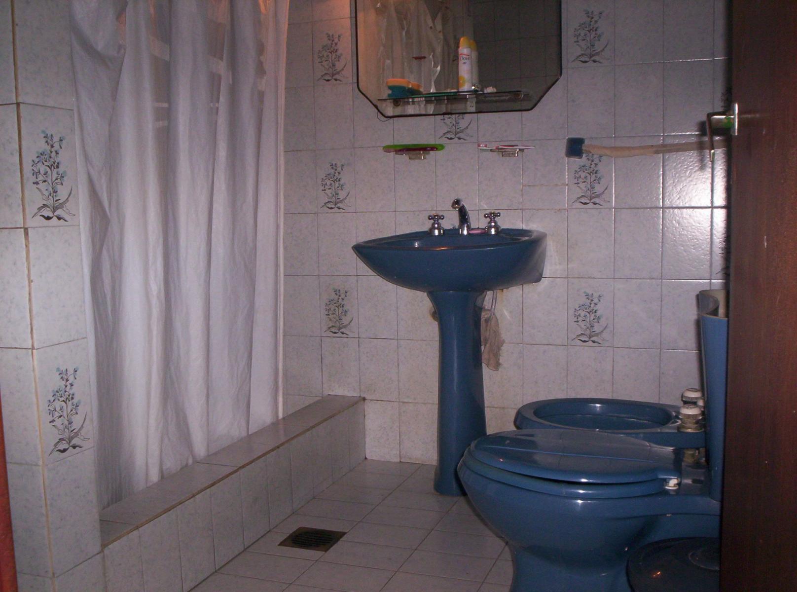 Vendo casa Temperey, 3 dorm,garage 2 autos cubiertos y fondo libre.CalleRevolución de Tempeley 2825 entre Cangallo y 14 de Julio, Temperley.Colectivos en la puerta. — foto 12