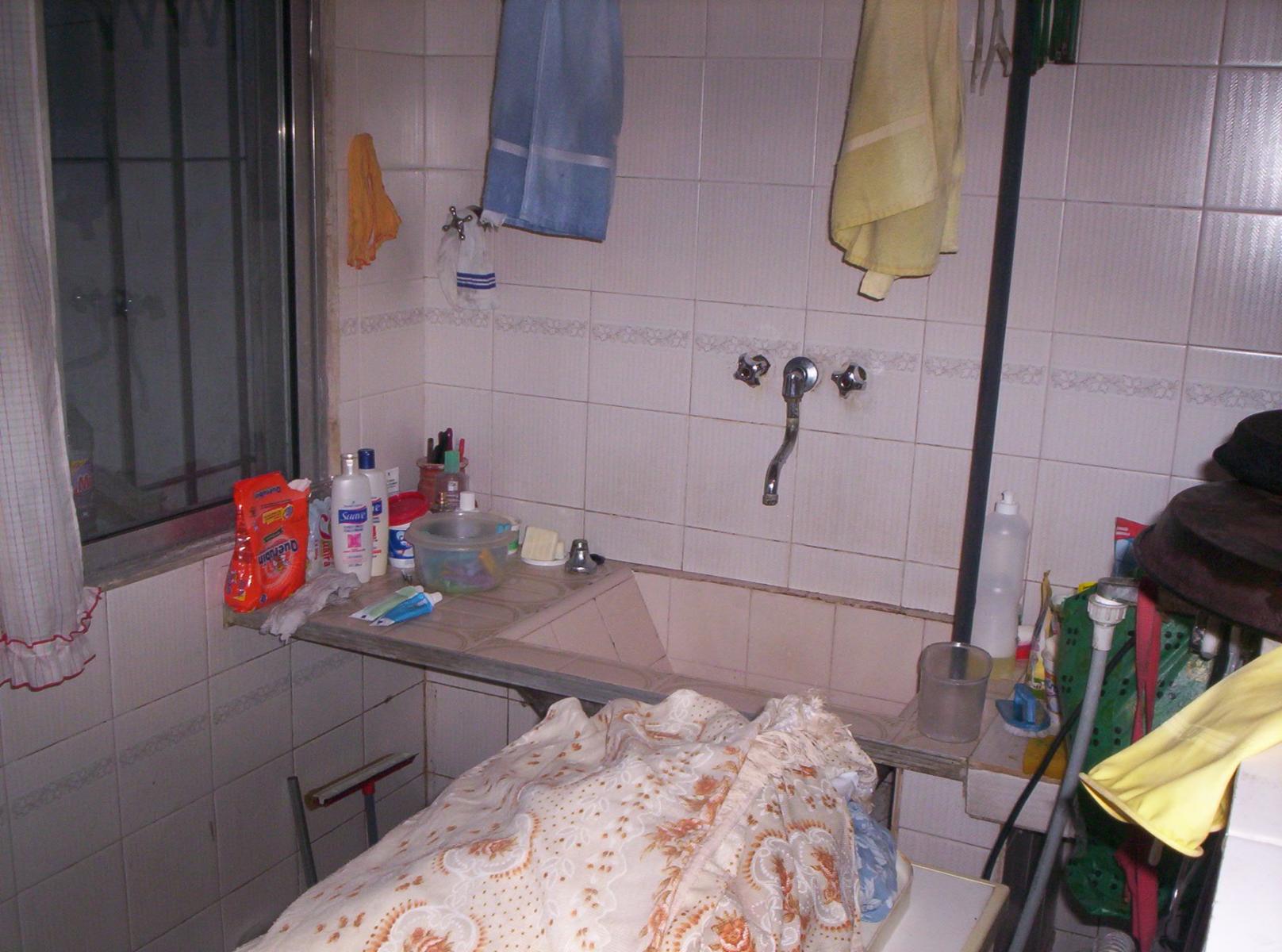 Vendo casa Temperey, 3 dorm,garage 2 autos cubiertos y fondo libre.CalleRevolución de Tempeley 2825 entre Cangallo y 14 de Julio, Temperley.Colectivos en la puerta. — foto 13