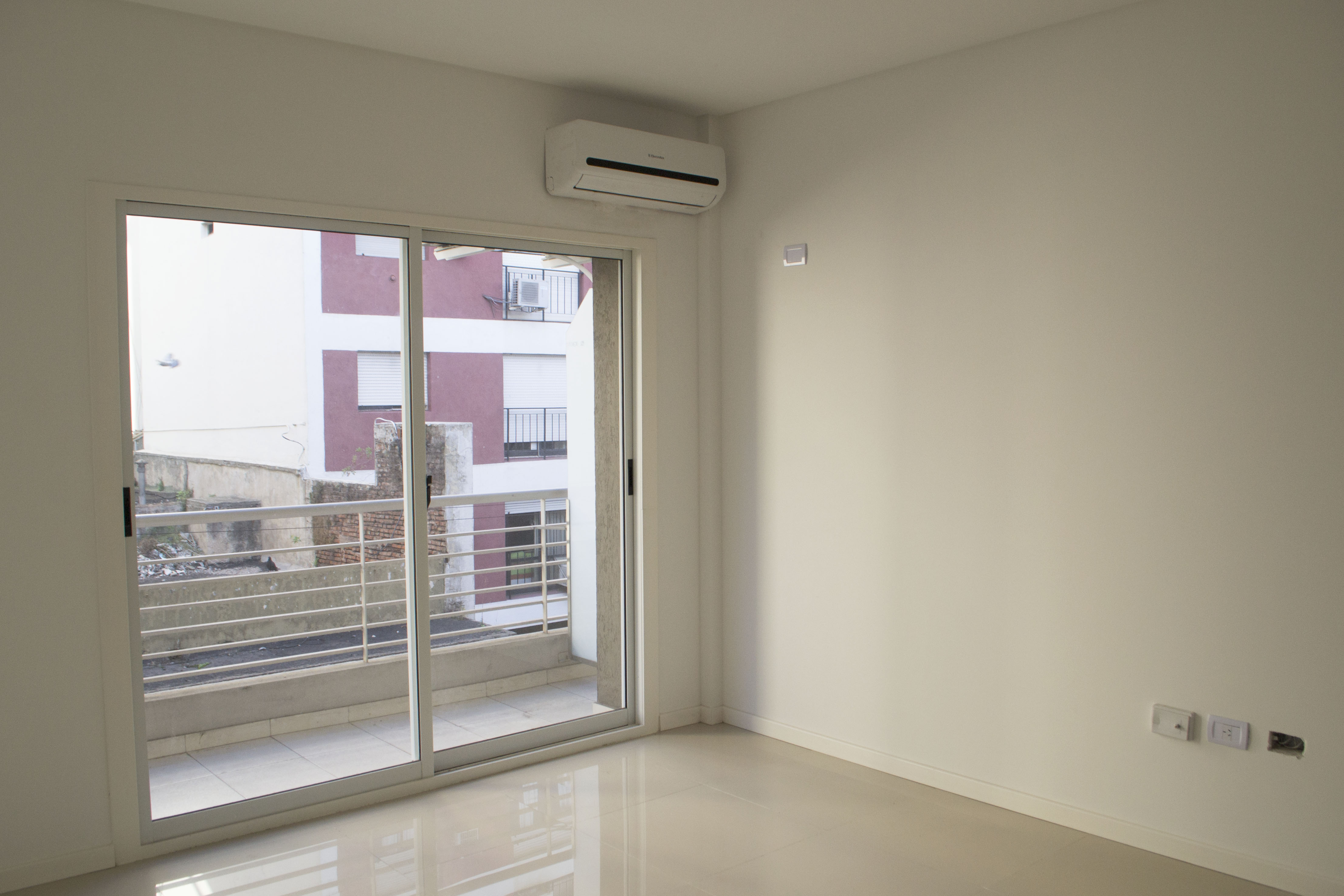 A estrenar Monoambiente c/balcón al fte - Defensa 1400 5º 508 - 6
