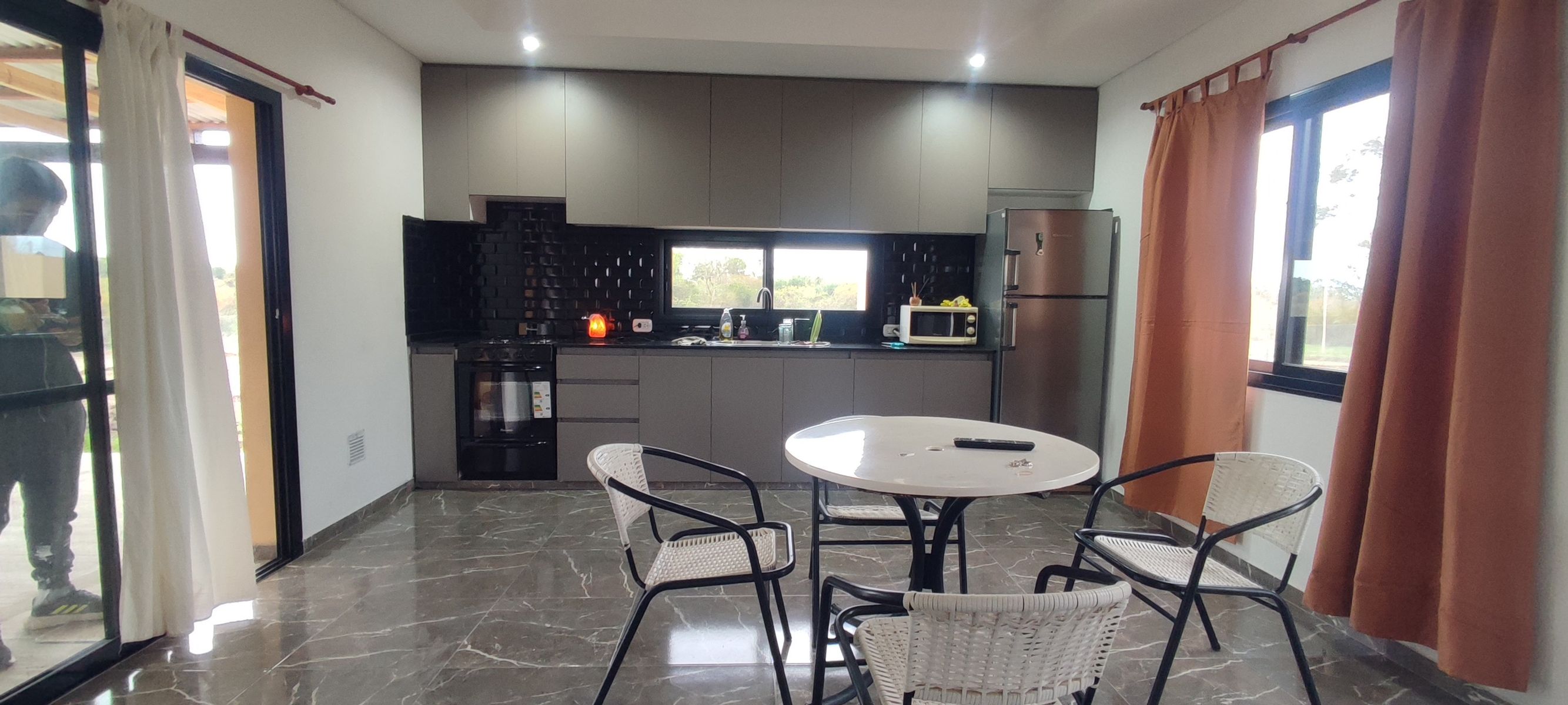 HERMOSA VIVIENDA FAMILIAR en LOTE DE 3000m2