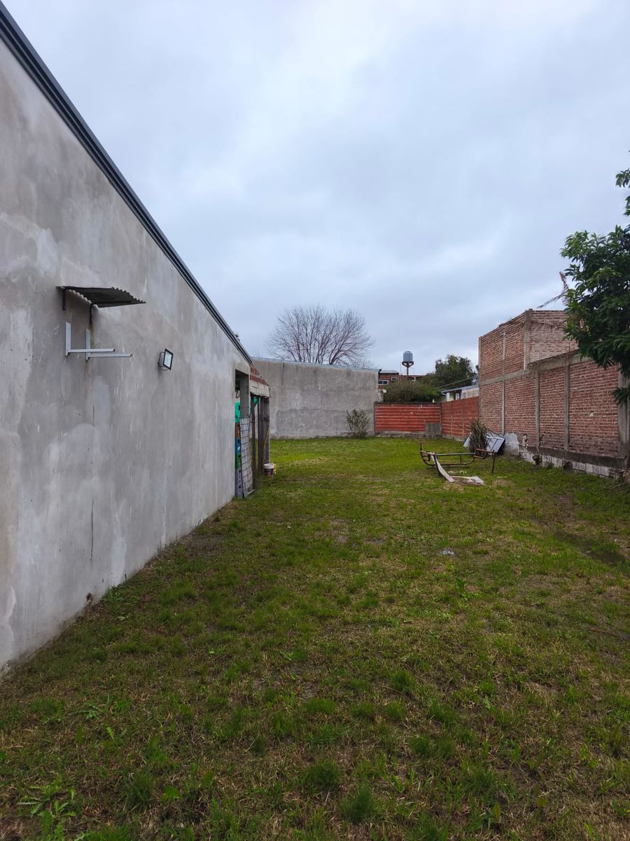 LOCAL COMERCIAL EN AMPLIO LOTE - 7