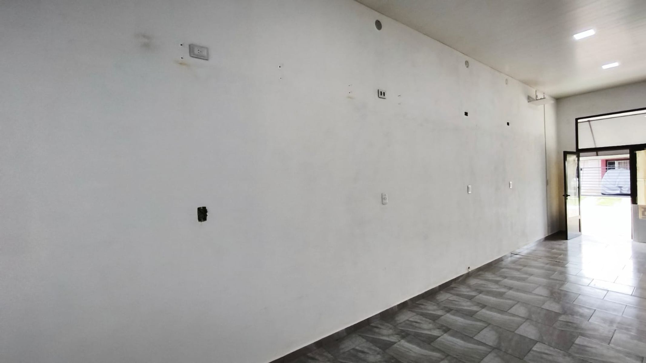 LOCAL COMERCIAL EN AMPLIO LOTE - 9
