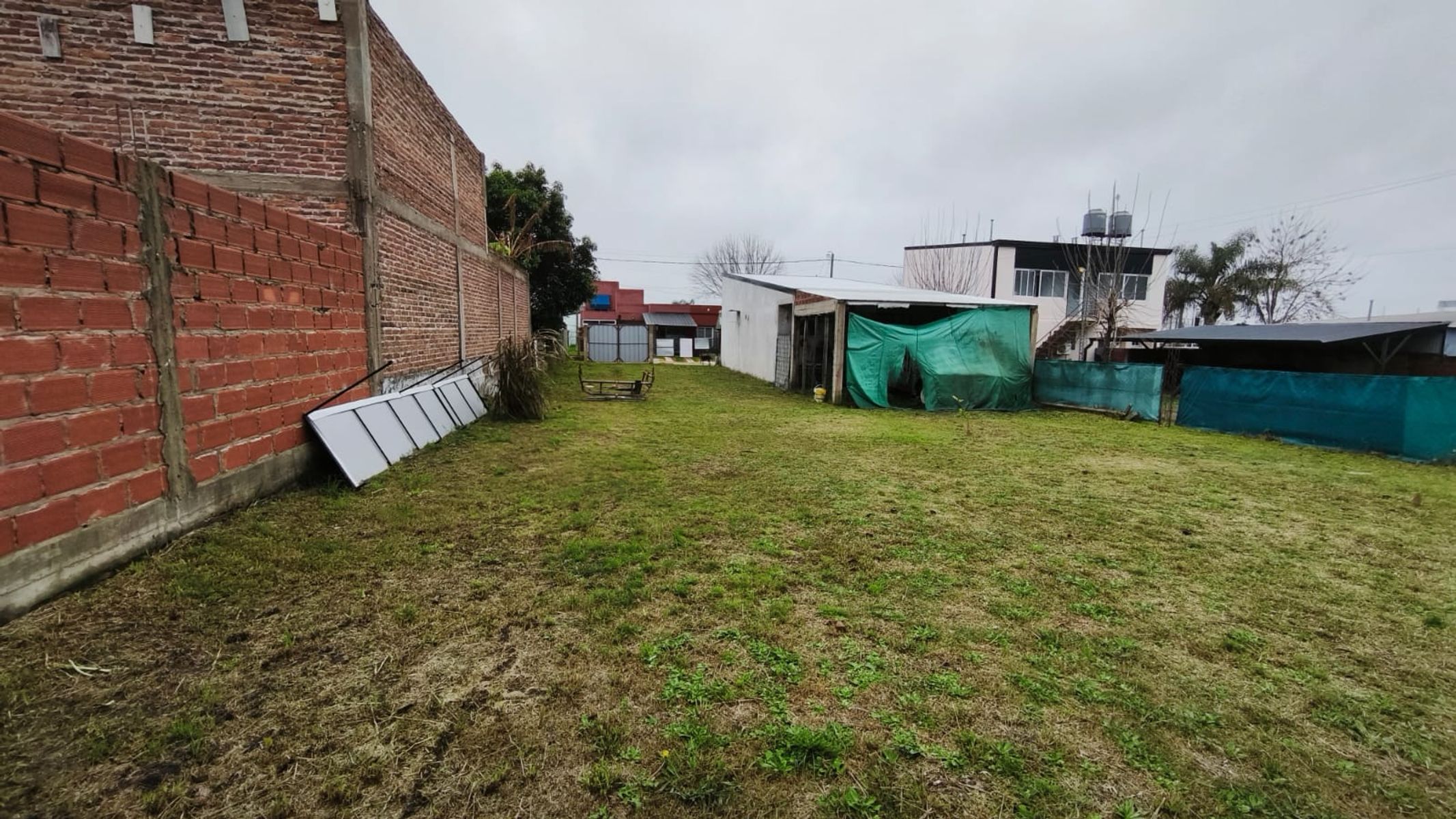 LOCAL COMERCIAL EN AMPLIO LOTE - 16