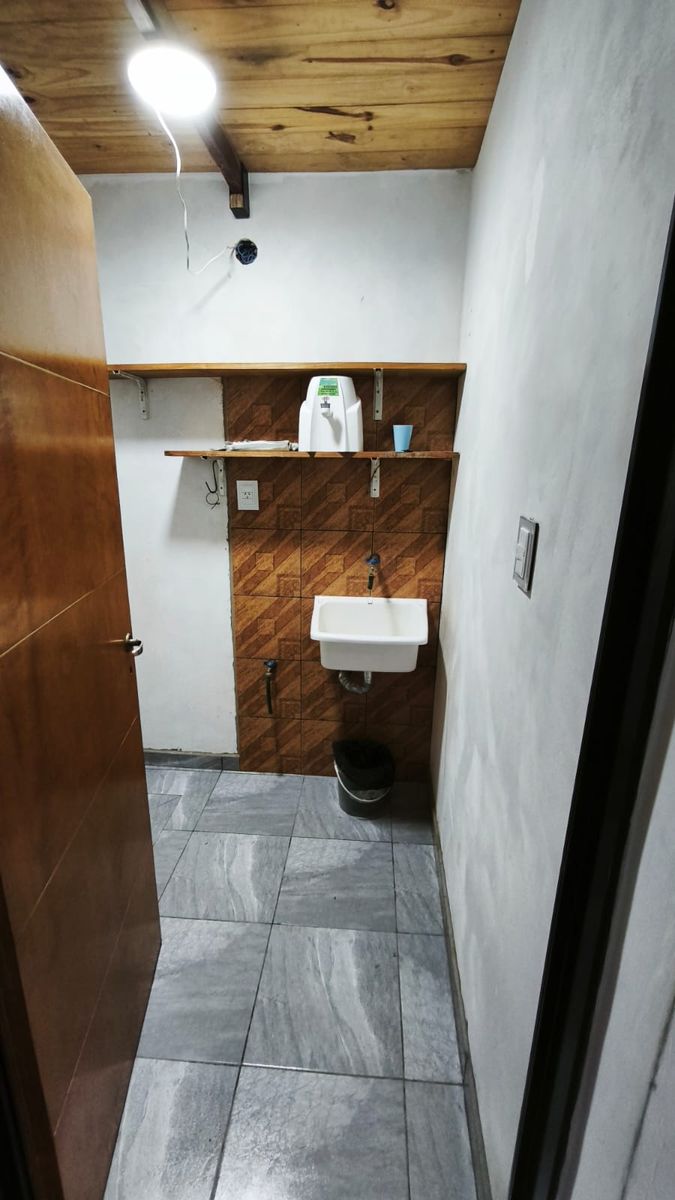 LOCAL COMERCIAL EN AMPLIO LOTE - 18