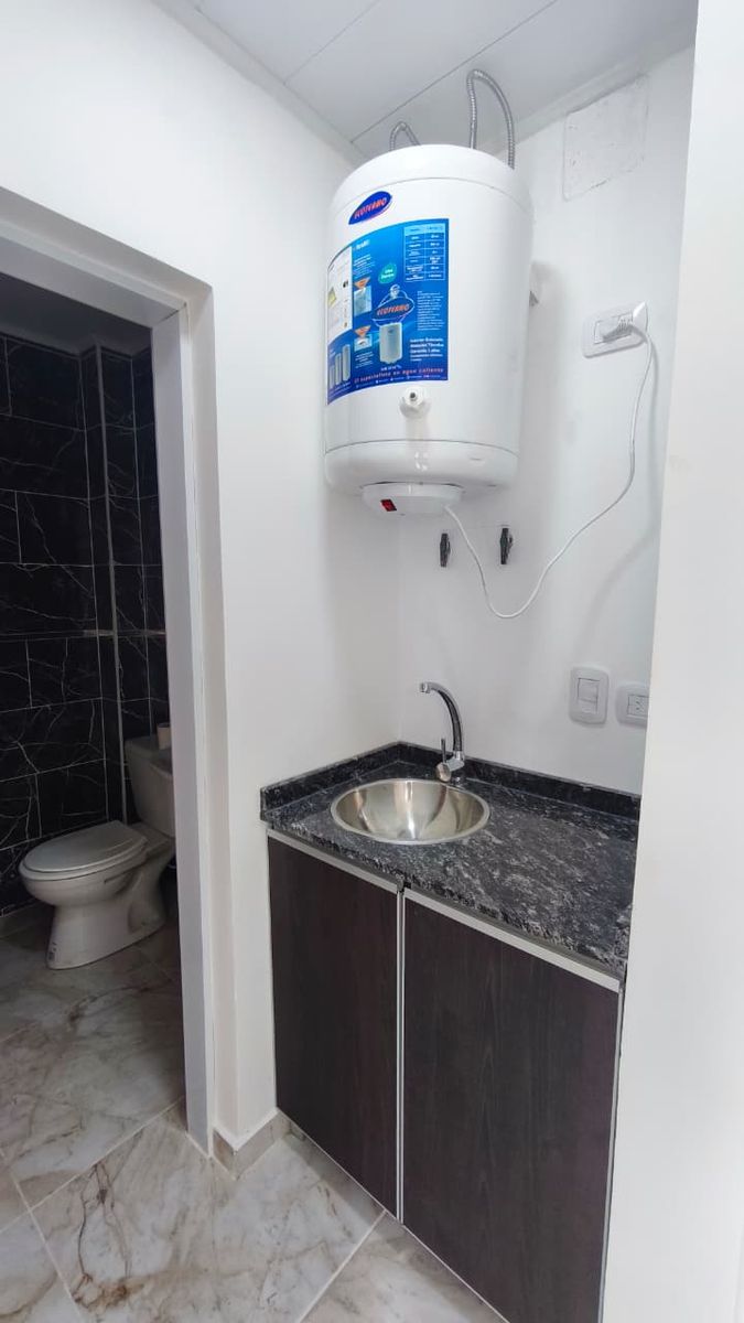 EXCELENTE LOCAL A ESTRENAR CON OFICINA Y DPTO - 4