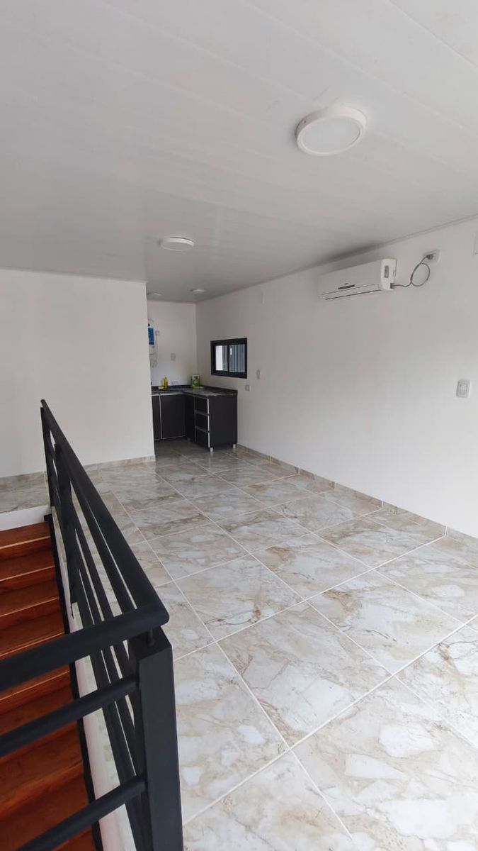 EXCELENTE LOCAL A ESTRENAR CON OFICINA Y DPTO - 17