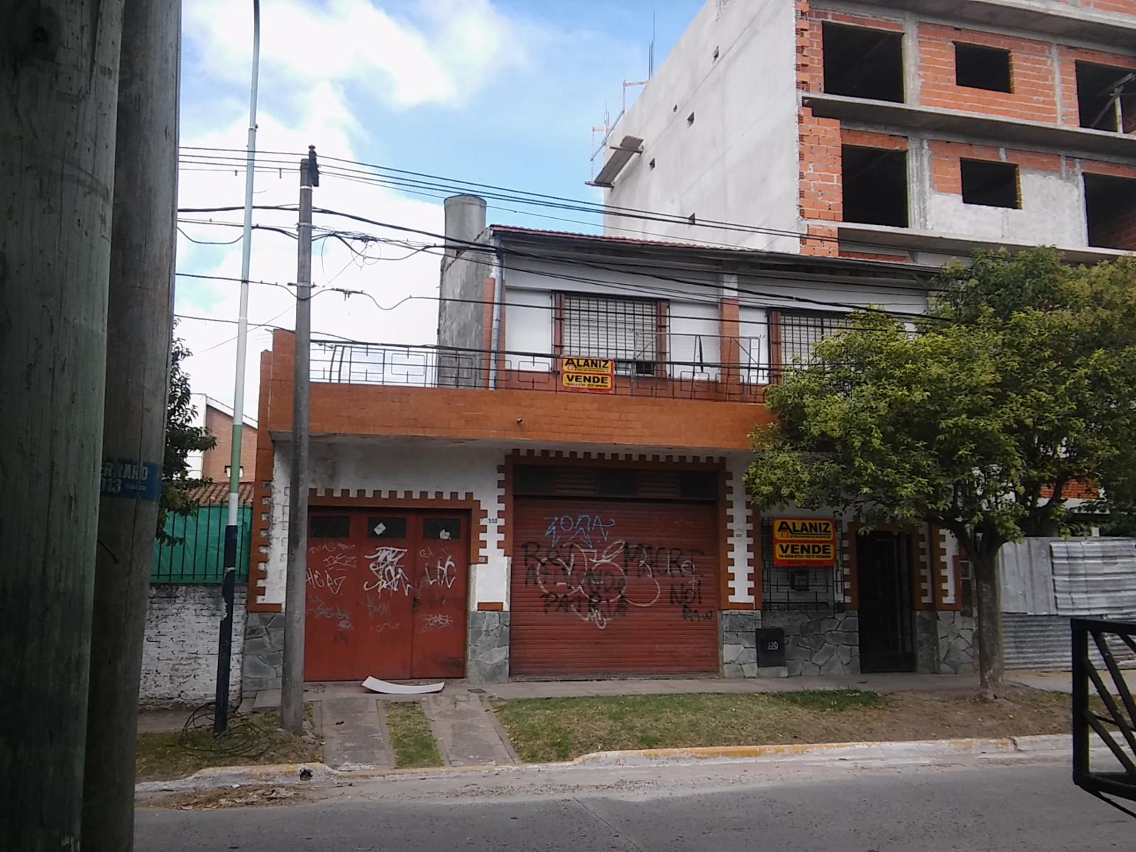 VENDO CASA CON LOCALES CENTRO PASO DEL REY — foto 2