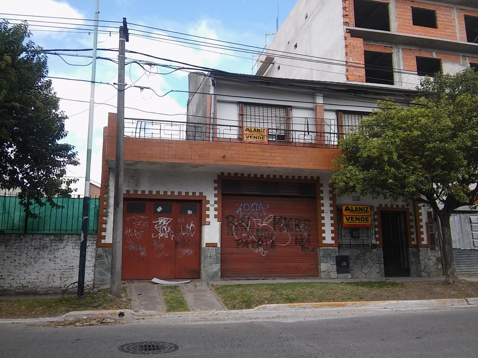 VENDO CASA CON LOCALES CENTRO PASO DEL REY — foto 3
