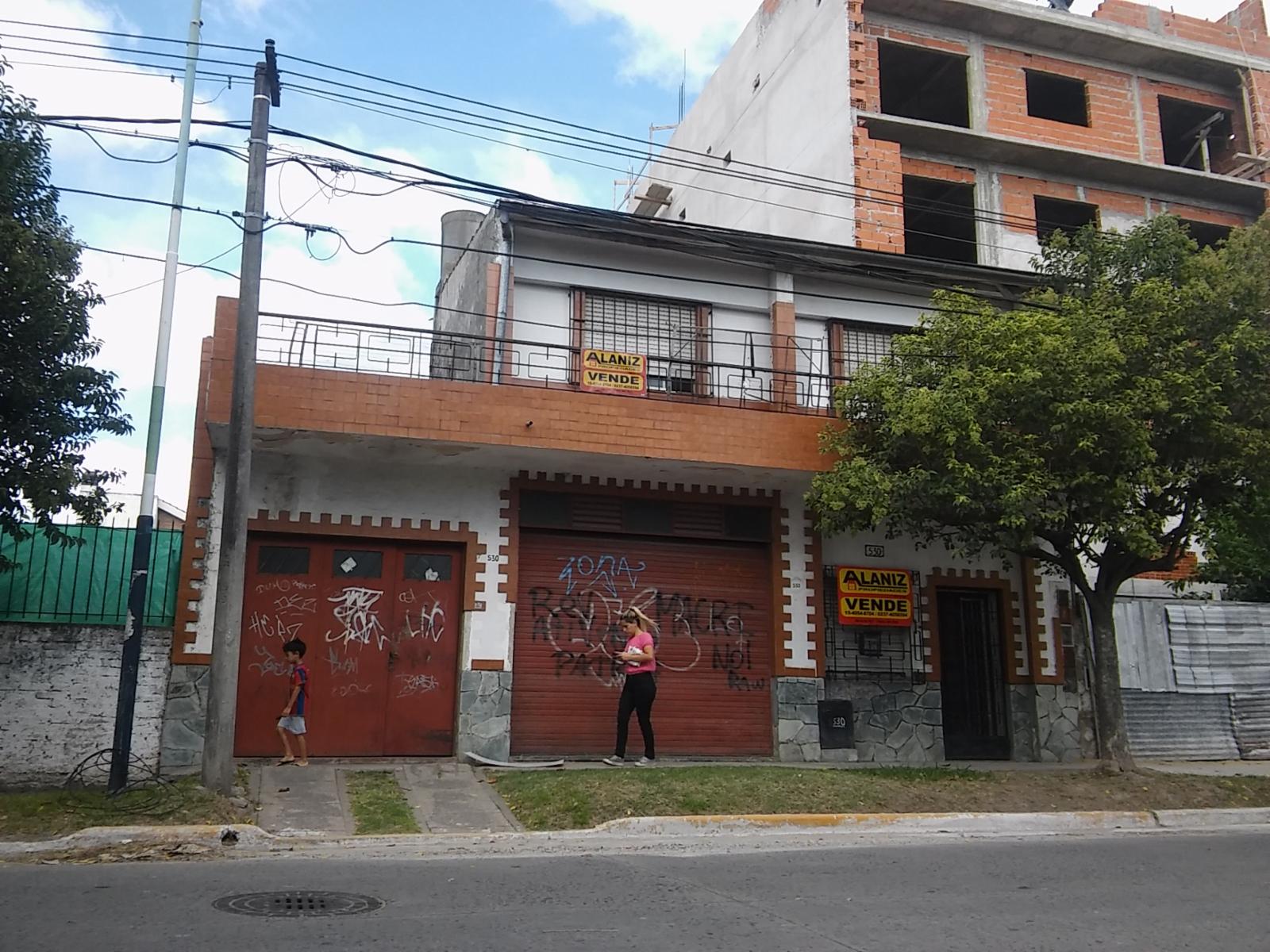 VENDO CASA CON LOCALES CENTRO PASO DEL REY — foto 4
