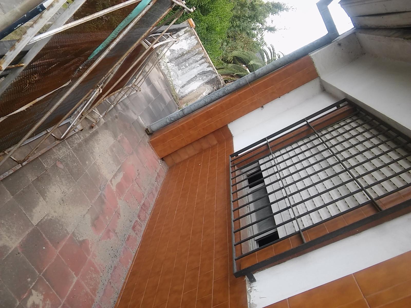VENDO CASA CON LOCALES CENTRO PASO DEL REY — foto 8