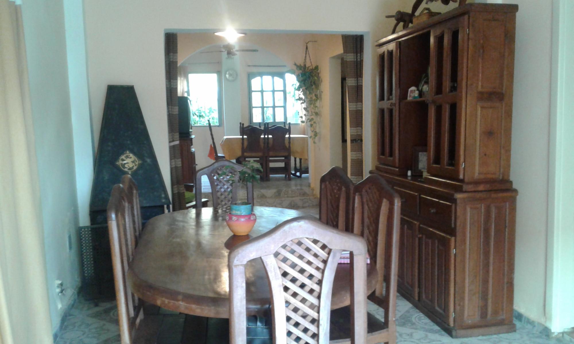 EXCELENTE CASA MULTIFAMILIAR ABAJO CASA DE 3 AMB. CON LOCAL ,ARRIBA 2 DPTOS.3 AMB. Se escuchan ofertas — foto 2