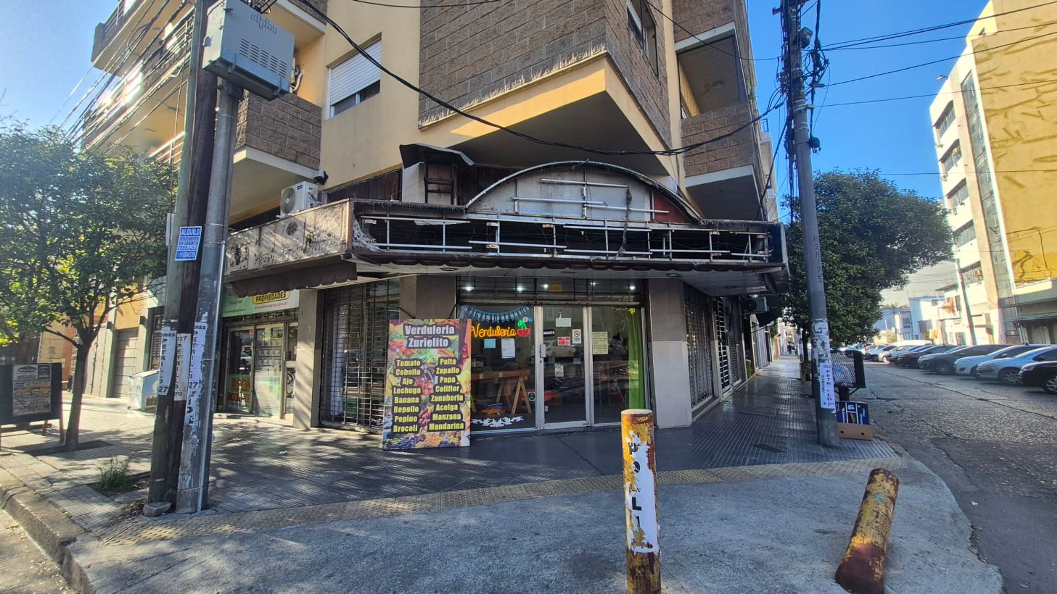 Local comercial en esquina estratégica - 2