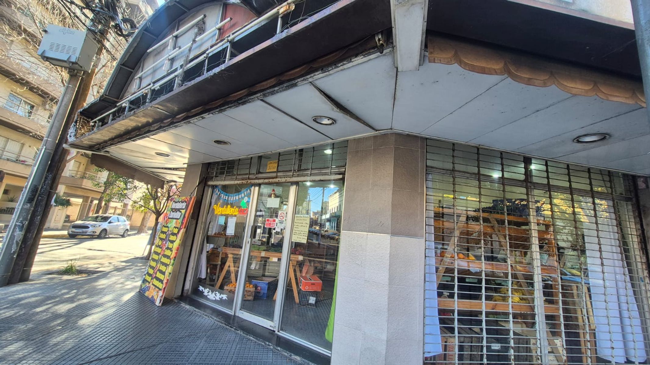 Local comercial en esquina estratégica - 7