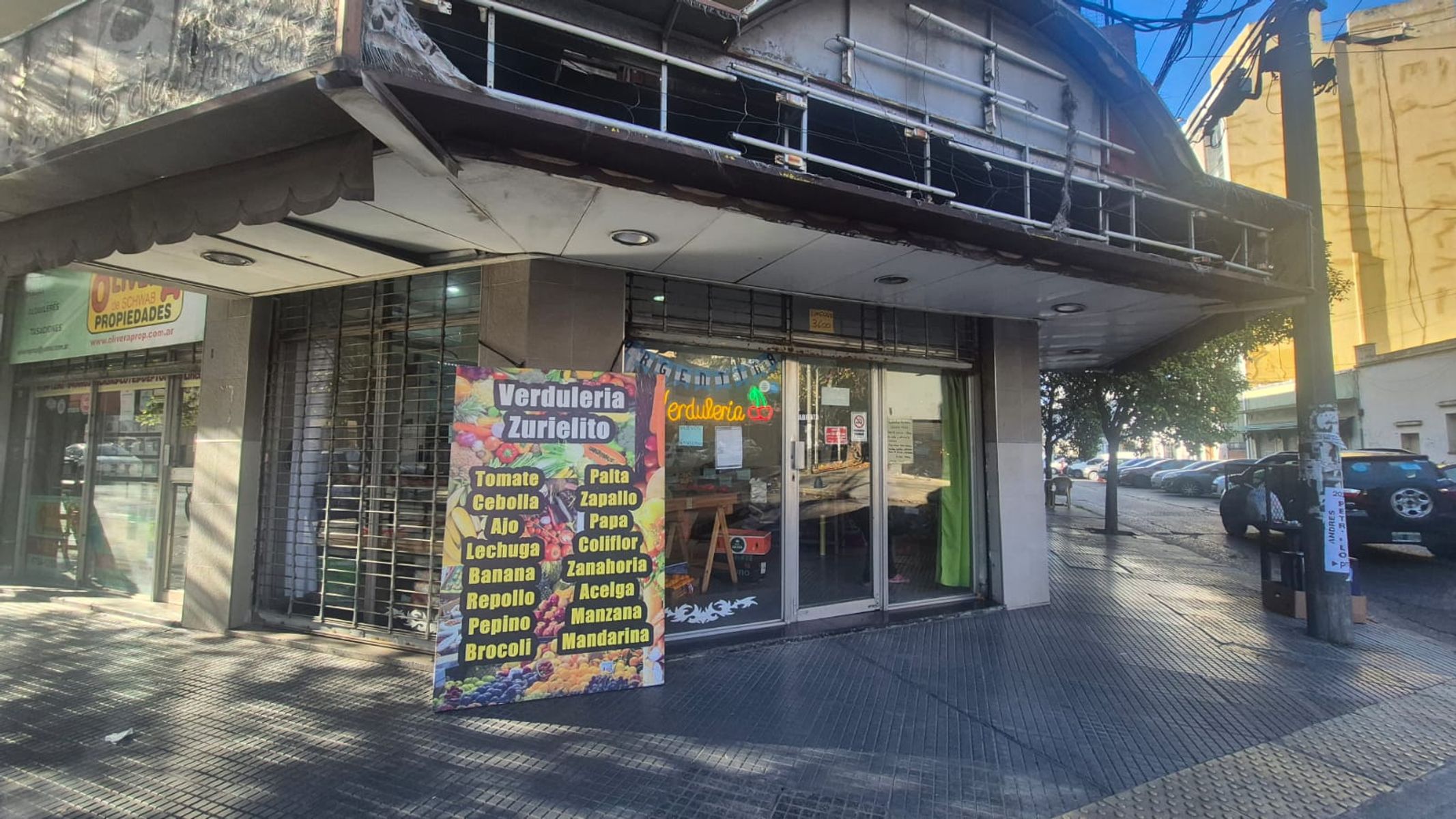 Local comercial en esquina estratégica - 8
