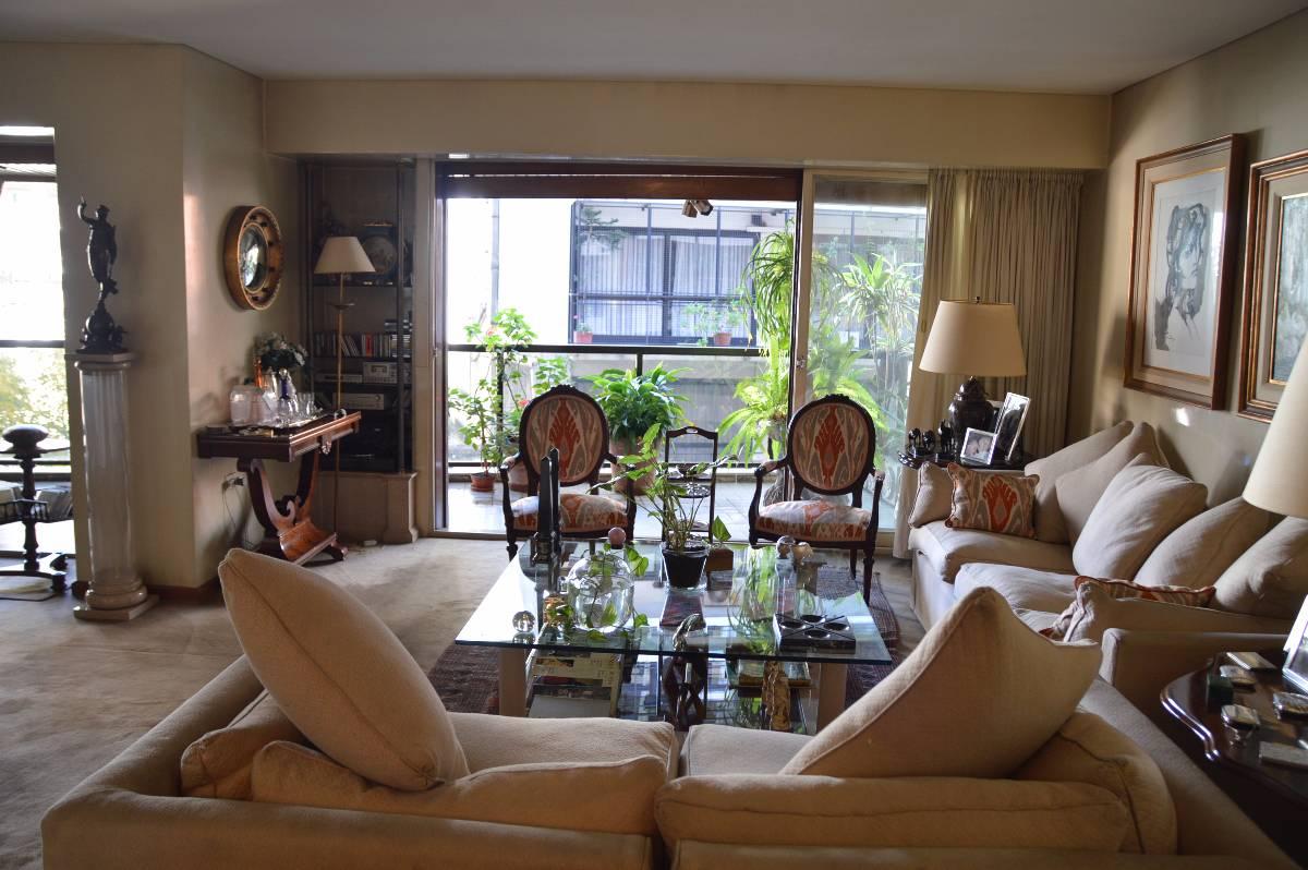 RECOLETA - Piso de Catg. Viv. 24hs. 2 Cocheras Fijas, Baulera, Balcon Aterrazado 3 Dorm (1 en suite), Gran Cocina, 2 Dependencias. — foto 3