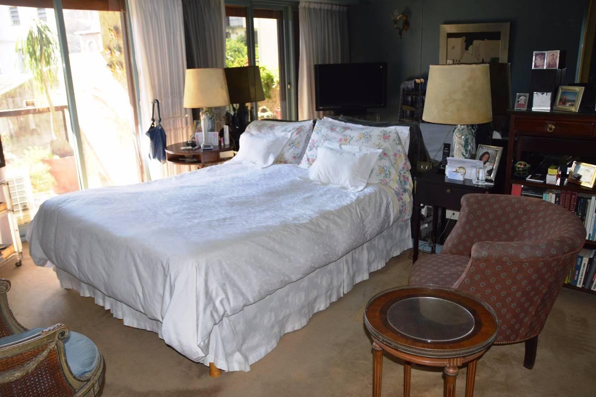 RECOLETA - Piso de Catg. Viv. 24hs. 2 Cocheras Fijas, Baulera, Balcon Aterrazado 3 Dorm (1 en suite), Gran Cocina, 2 Dependencias. — foto 12
