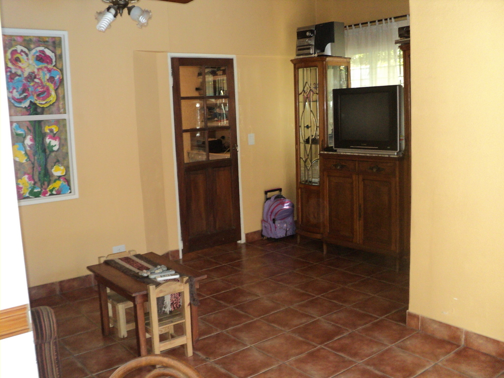 Venta de casa 6 ambientes, sobre lote propio.