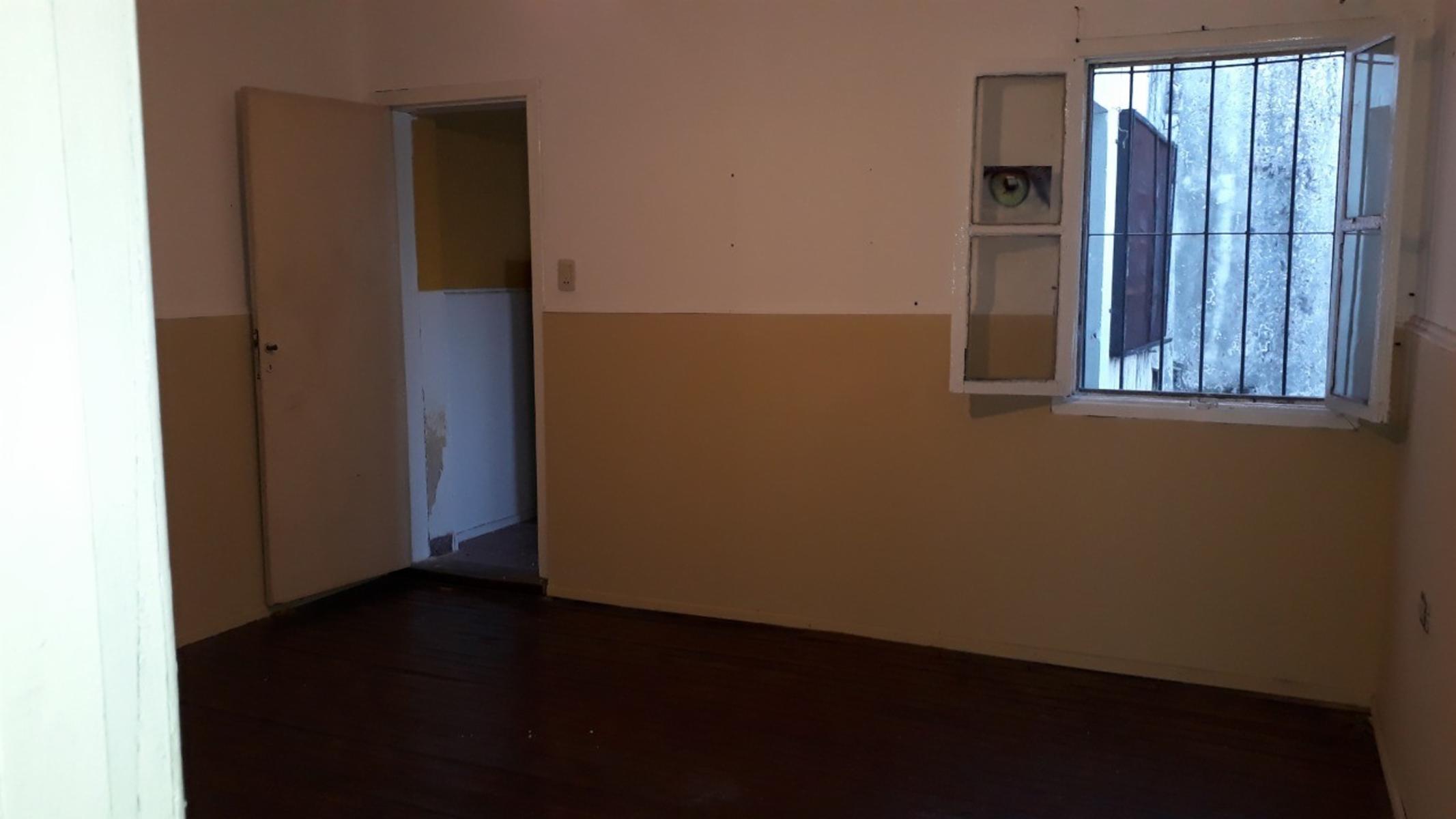 OPORTUNIDAD VENTA PH INTERNO ZONA BERNAL TRES AMBIENTES CON PATIO (NUEVO VALOR) — foto 2