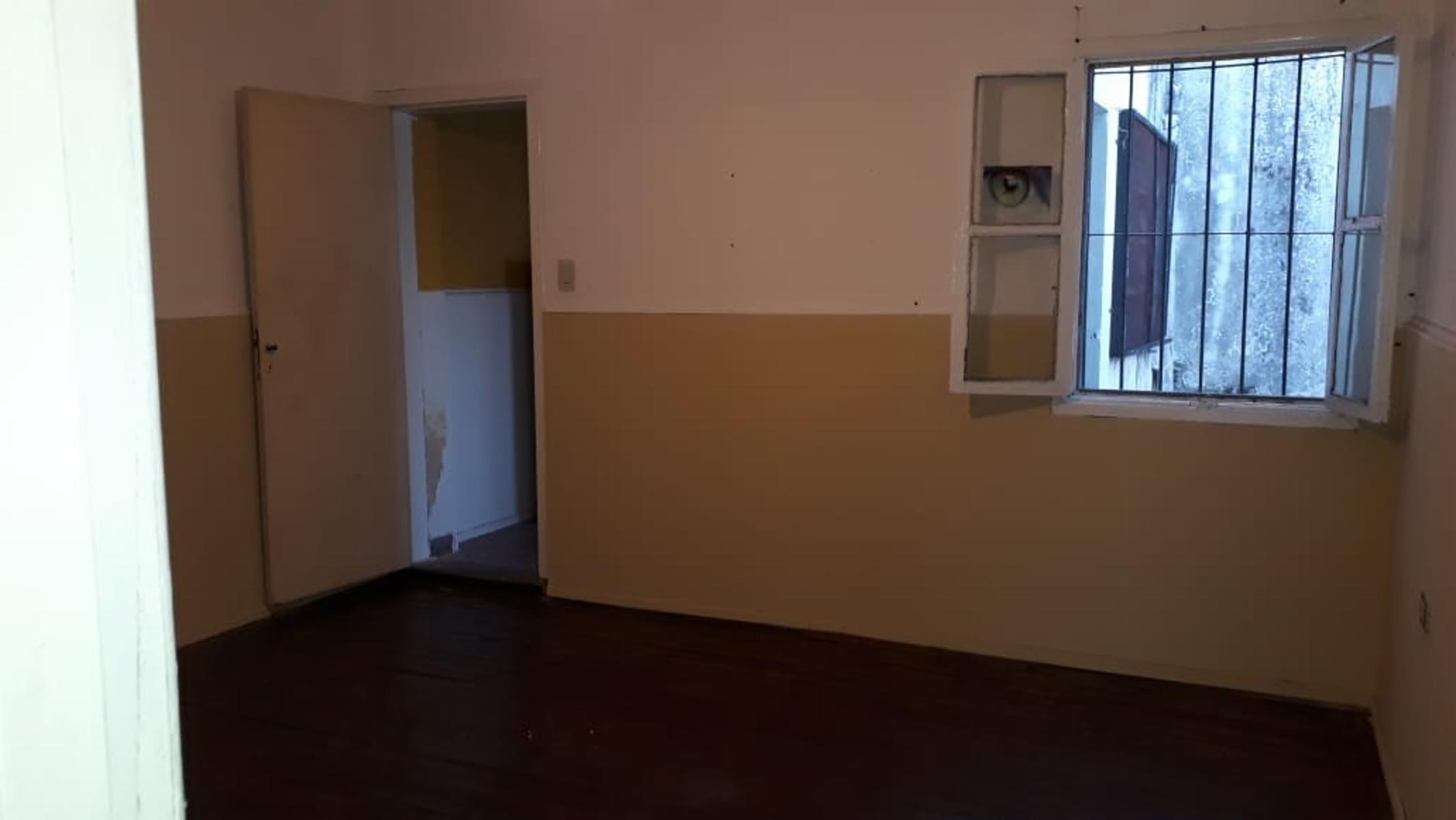 OPORTUNIDAD VENTA PH INTERNO ZONA BERNAL TRES AMBIENTES CON PATIO (NUEVO VALOR) — foto 3