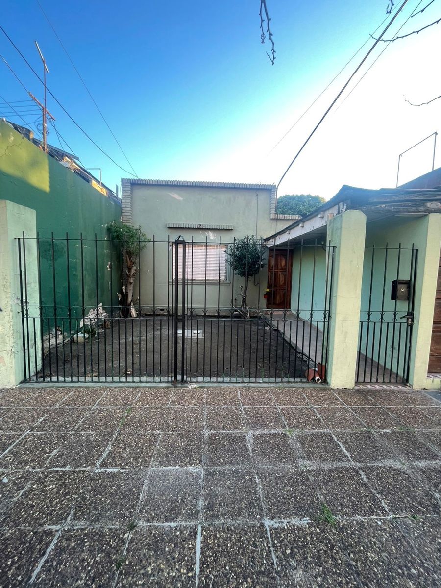 CASA TRES AMBIENTES VILLA DOMINICO(valor publicado a modo figurativo NO INFORMATIVO CONSULTE)