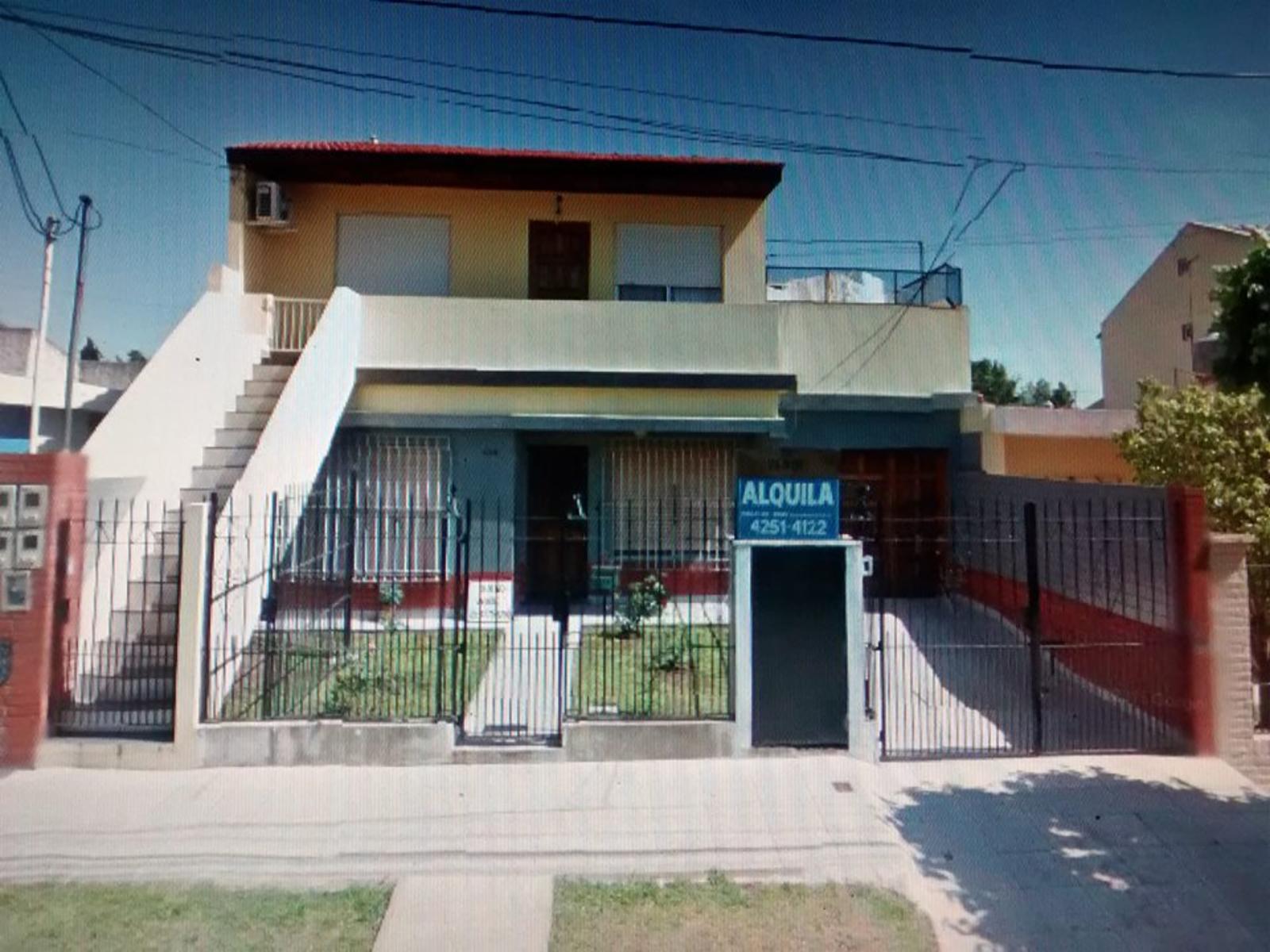 3 AMBIENTES PLANTA ALTA PATIO BERAZATEGUI (valor publicado a modo figurativo NO INFORMATIVO CONSULTE)
