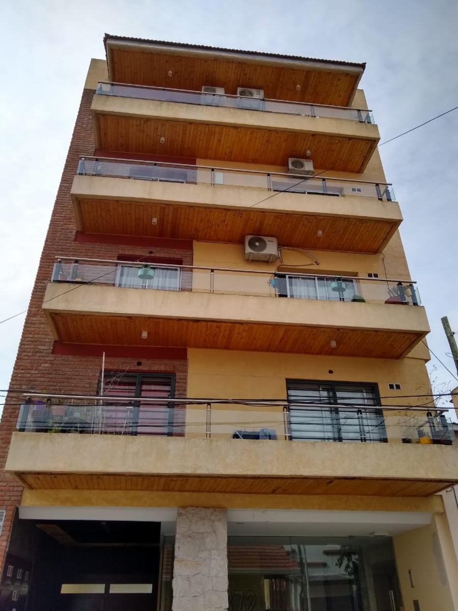 VENTA DEPARTAMENTO 2 AMBIENTES AMPLIO CON VESTIDOR Y COCHERA CUBIERTA WILDE