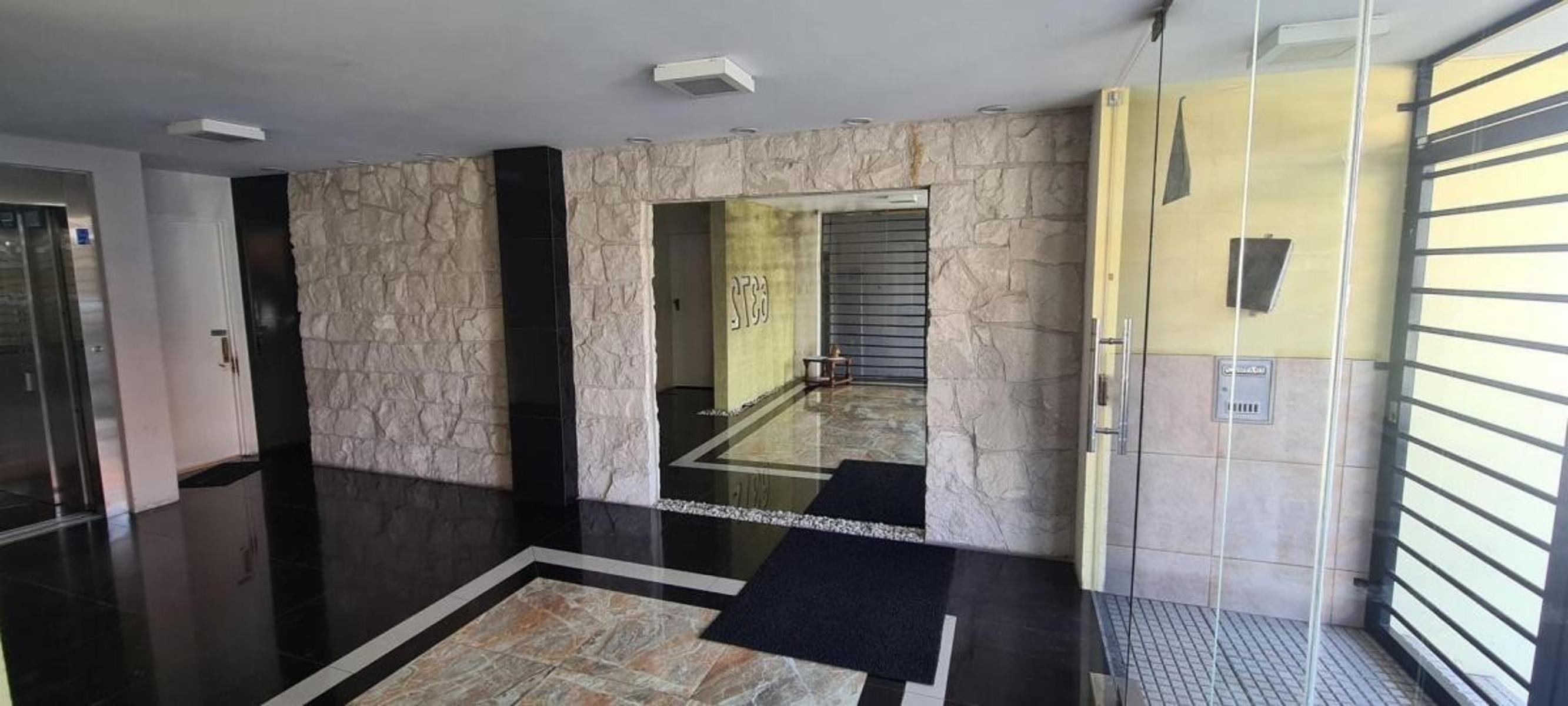 VENTA DEPARTAMENTO 2 AMBIENTES AMPLIO CON VESTIDOR Y COCHERA CUBIERTA WILDE — foto 3