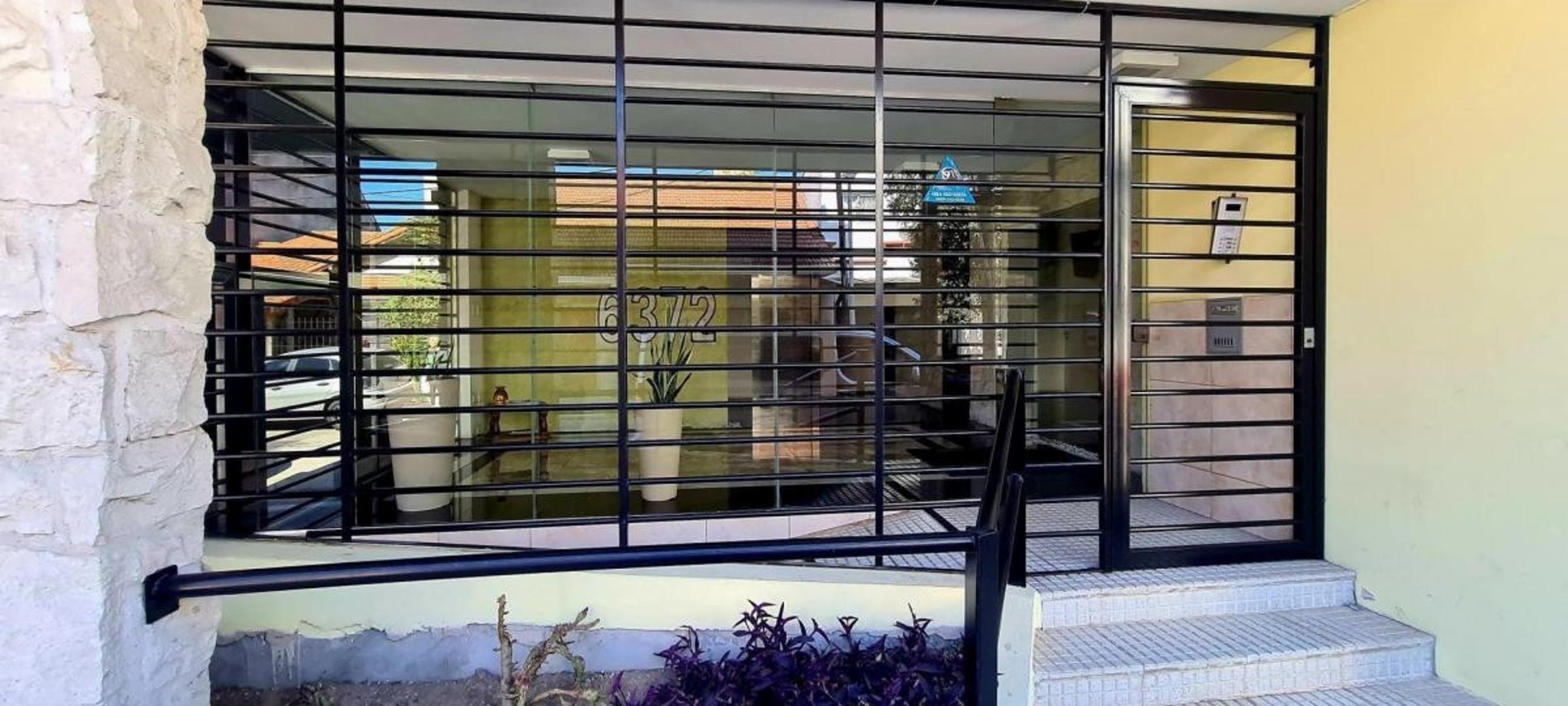 VENTA DEPARTAMENTO 2 AMBIENTES AMPLIO CON VESTIDOR Y COCHERA CUBIERTA WILDE — foto 4