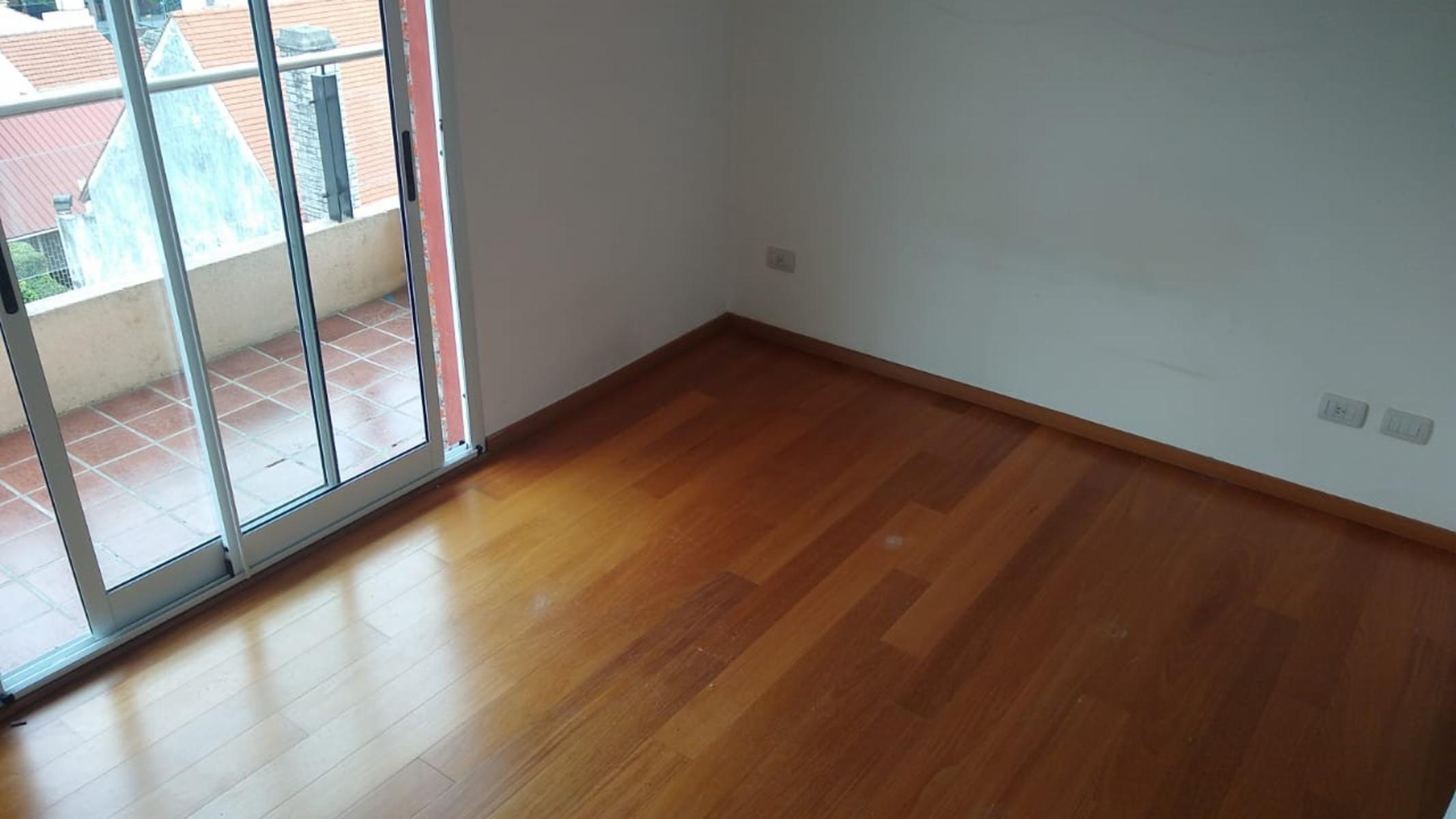 VENTA DEPARTAMENTO 2 AMBIENTES AMPLIO CON VESTIDOR Y COCHERA CUBIERTA WILDE — foto 6